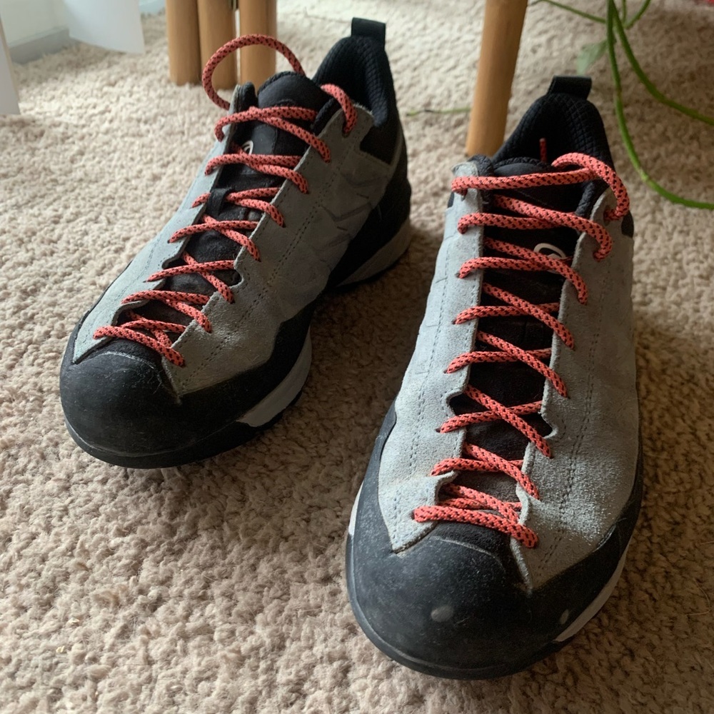 Scarpa Mescalito outdoor approach shoes